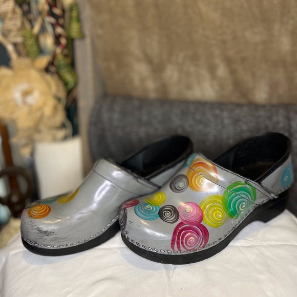 Dansko nursing clogs - Picture 3 of 10